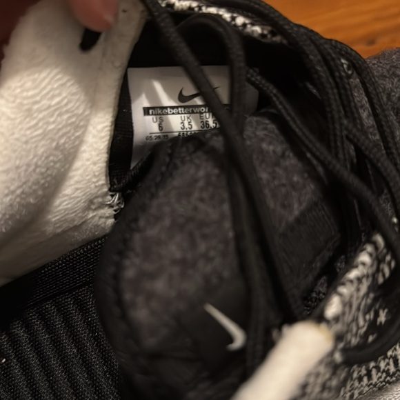 Women’s Nike Roshe One Winter Sweater - Picture 3 of 8